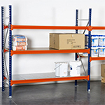 Rayonnage semi-lourd Rayonnage mi-lourd, idéal pour le stockage de bacs, cartons et charges mi-lourdes.